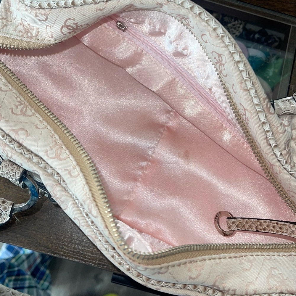 GUESS SHOULDER BAG - Picture 4 of 4
